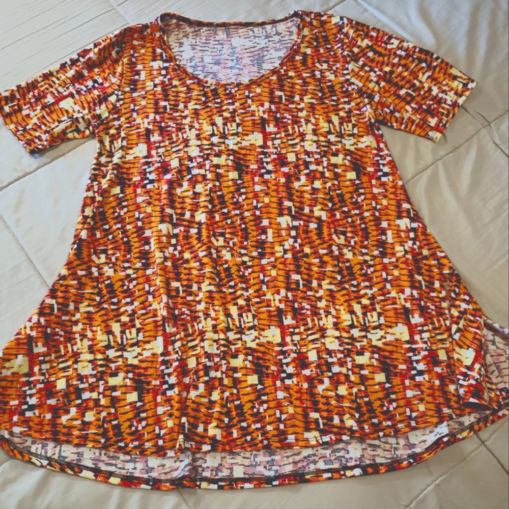LuLaRoe Medium Top